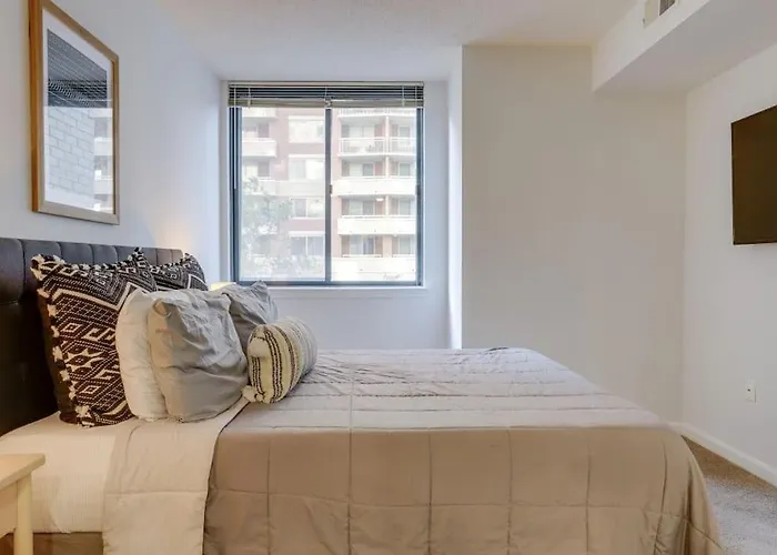 Sensational 1 Bedroom Condo At Ballston Place With Gym