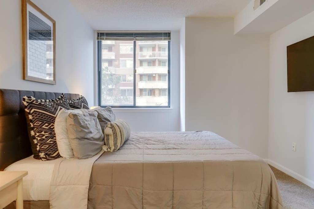 Sensational 1 Bedroom At Ballston Place With Gym * Arlington