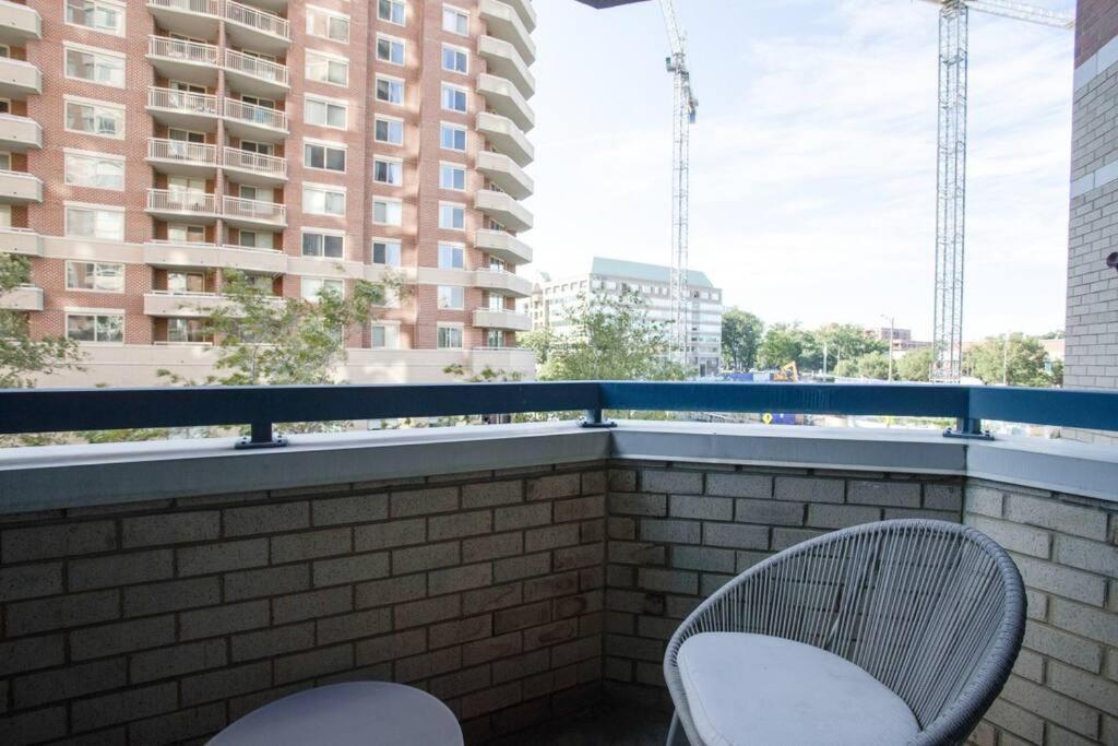 Sensational 1 Bedroom At Ballston Place With Gym *