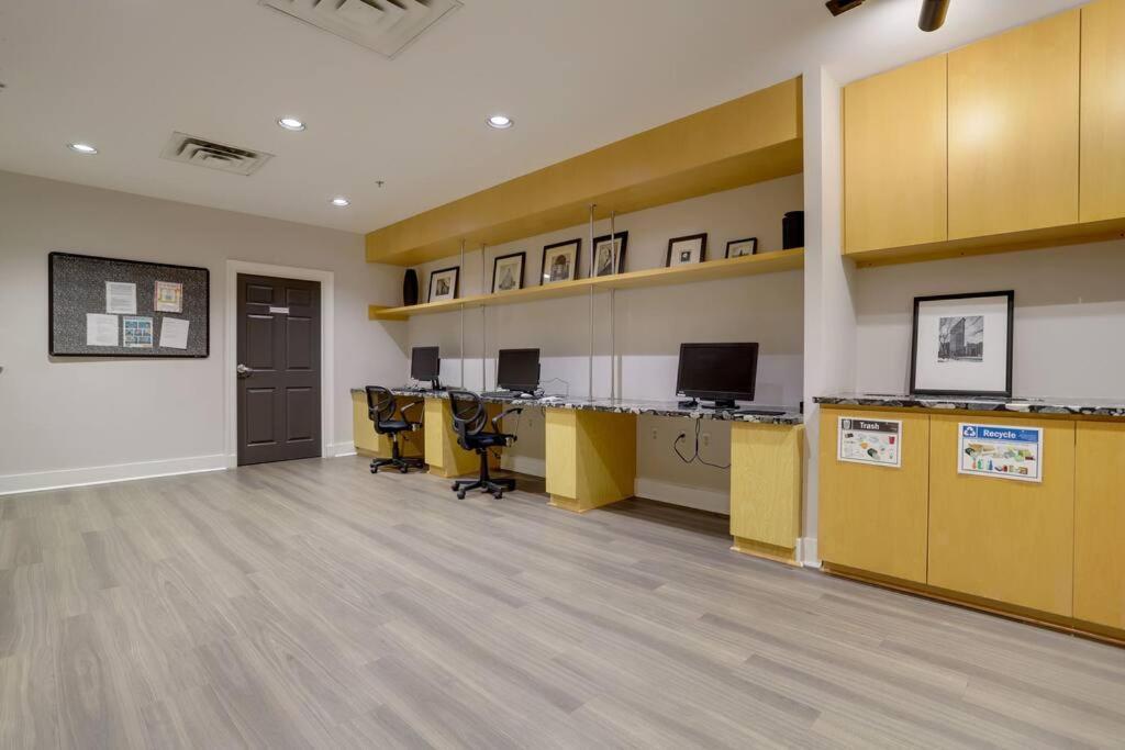 Sensational 1 Bedroom At Ballston Place With Gym Arlington